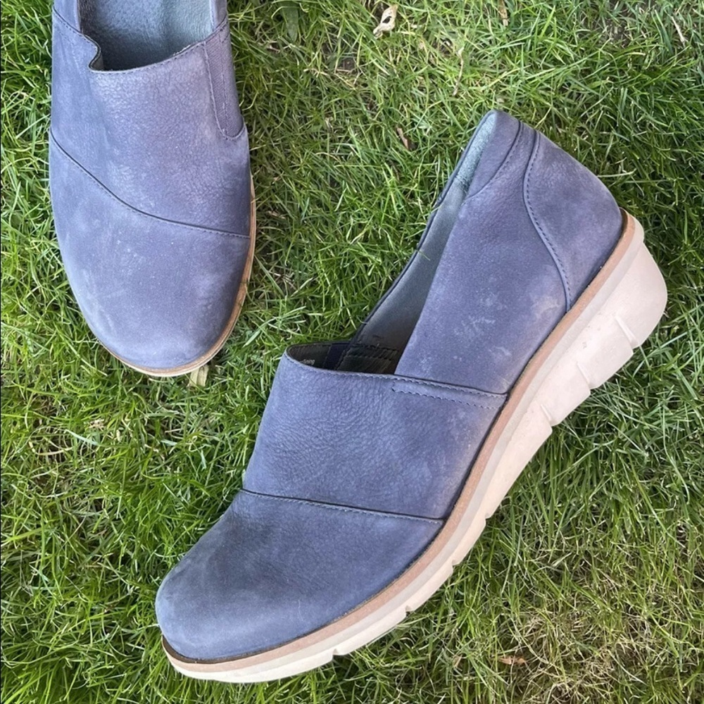 Dansko Blue Leather Slip On Wedge Loafers Womens Shoe Size 40 EU / 9.5-10 In EUC